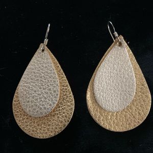 Leather pierced earrings